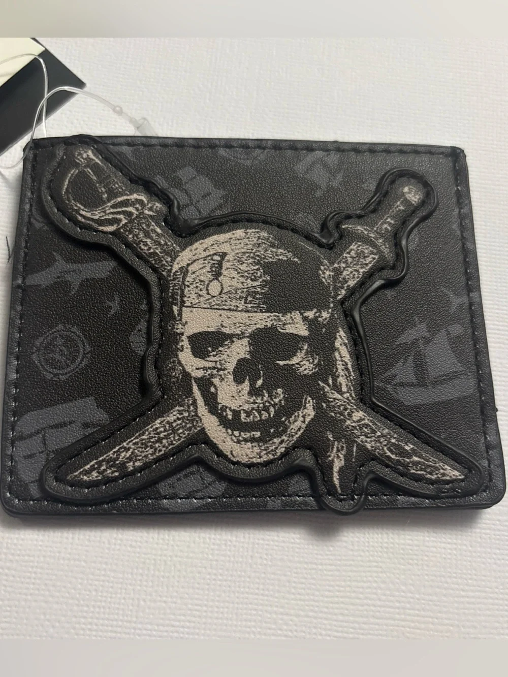 Her Universe Disney Pirates of the Caribbean Skull Icon Cardholder Wallet NWT